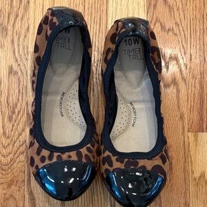 Time and Tru Women's Black and Brown Flats